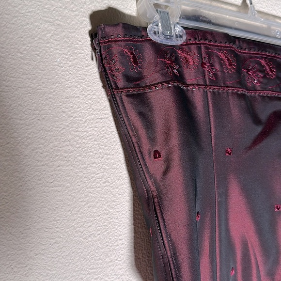 2 piece pantsuit made of soft taffeta. The color is burgundy or like Merlot. - Picture 4 of 7